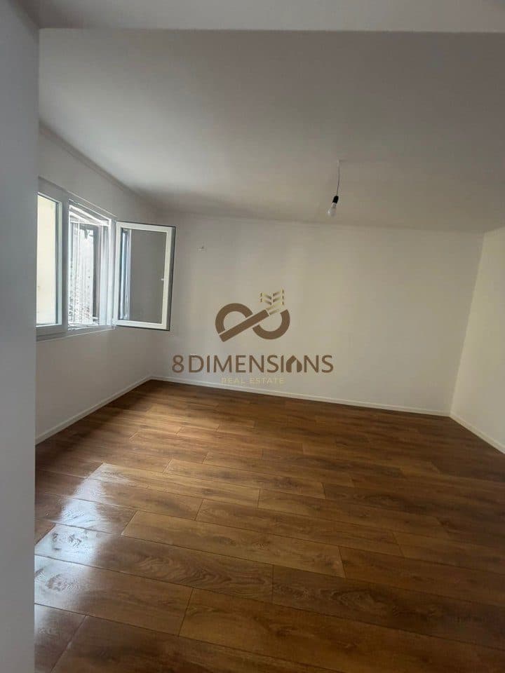 Jepet me qera Apartament 2+1+2+ Ballkon ne zonen e Don Boskos prane Kompleksit Vizion Plus (D8242A-88) 2