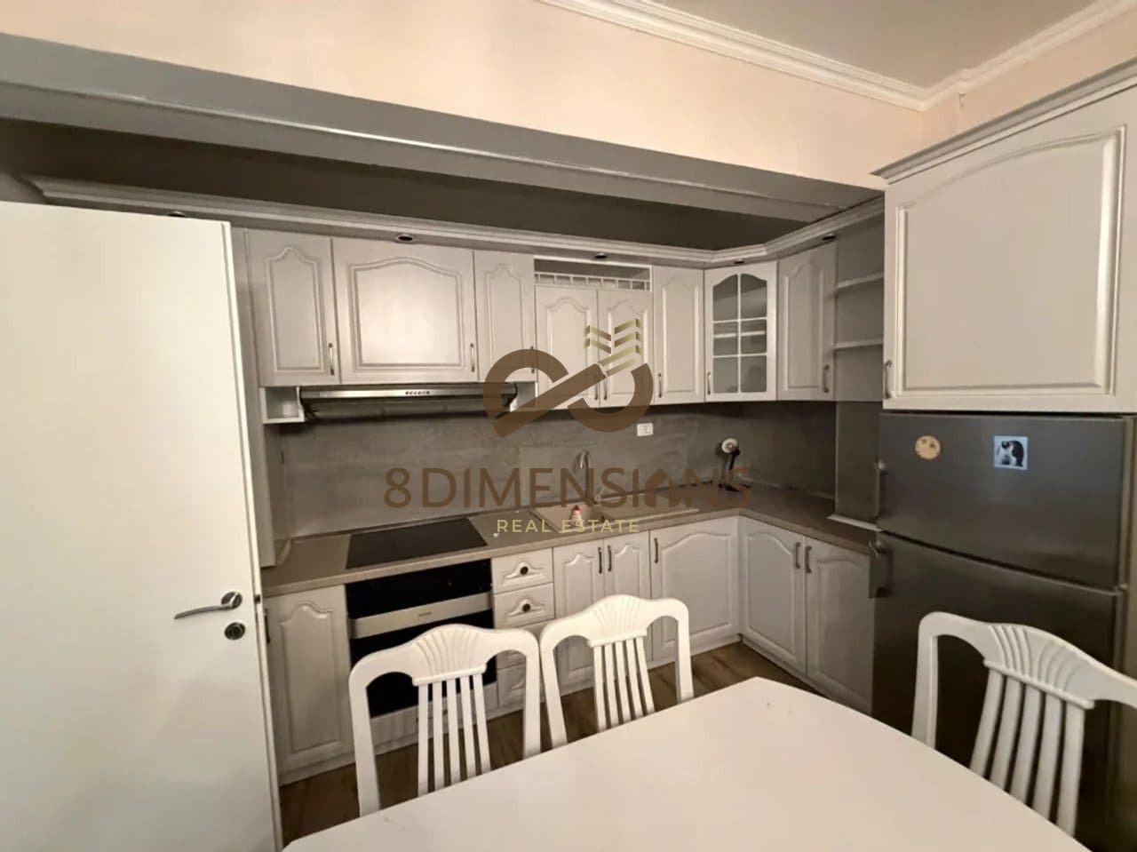 Jepet me qera Apartament 2+1 Te Ish Stacioni Trrenit ne Rrugen Jordan Misja (D8242A-130) 2