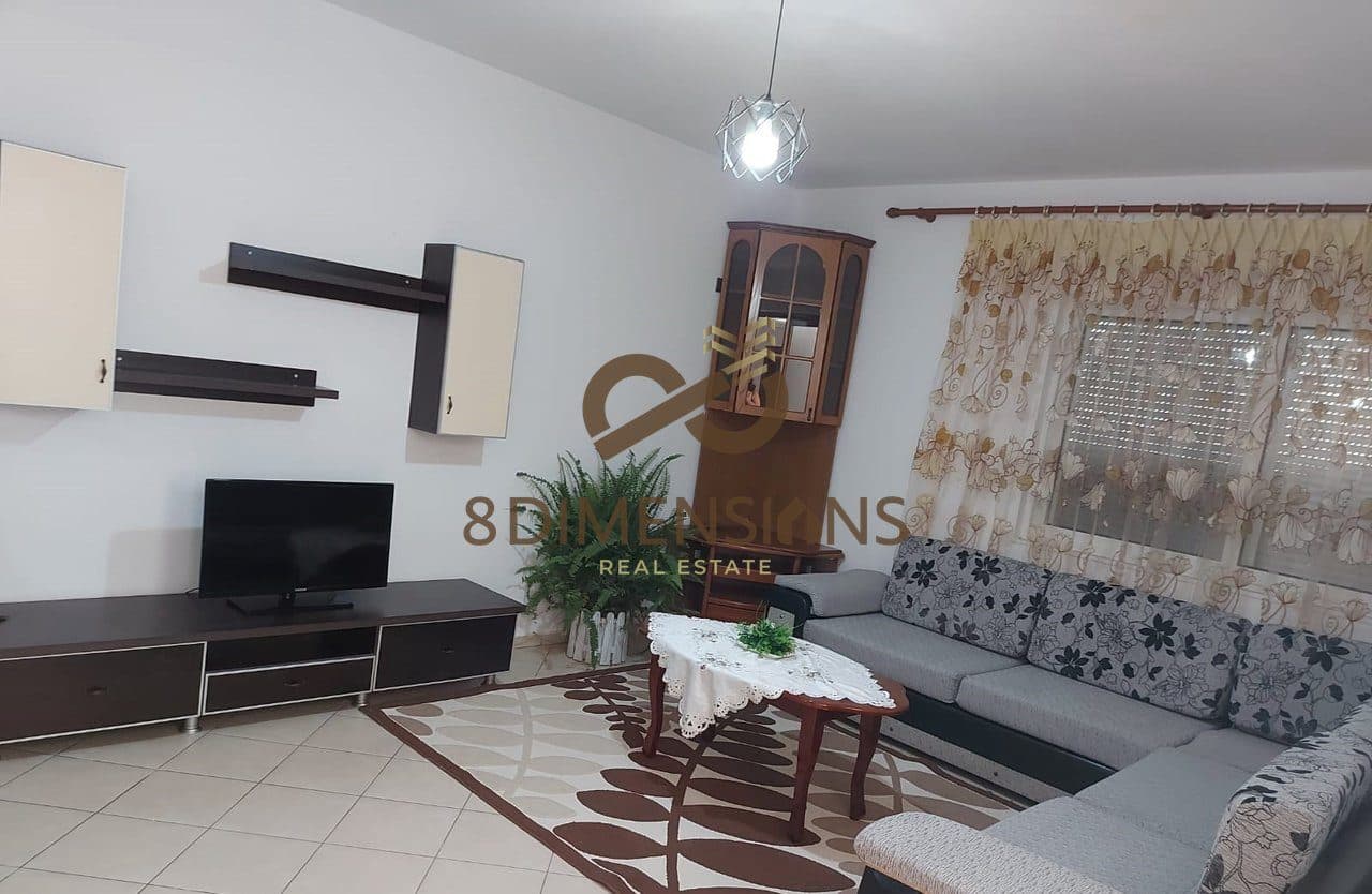 Jepet me qera shtepi 2+1 ne katin e pare te nje vile tek Bulevardi Zogu I (ID D8242A-231) 2