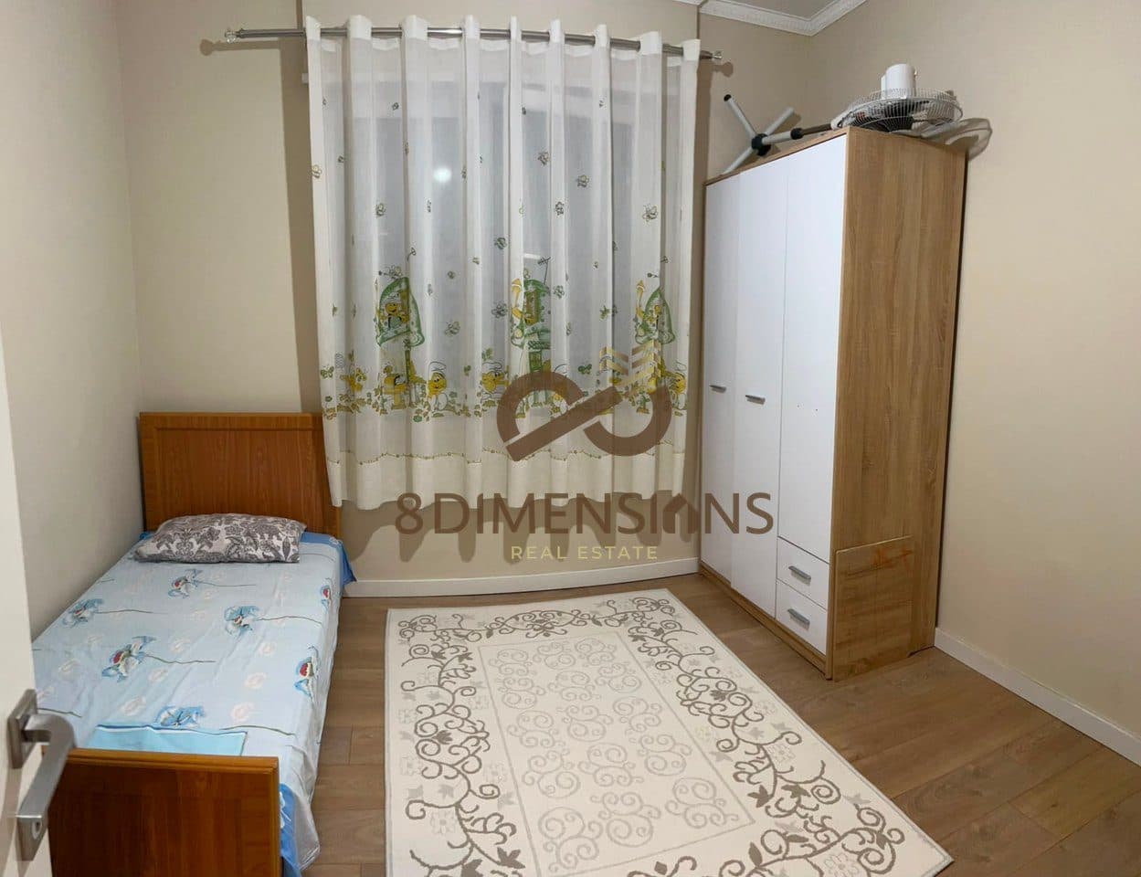 Jepet me qera Apartamemt 1+1, me siperfaqe 60 m2 ne 5 Maj, prane Shkolles Sevasti Qiriazi D8241A-263 4