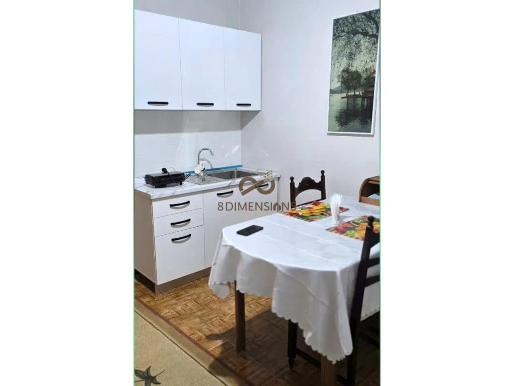 JEPET ME QERA APARTAMENT 1+1 ME KUZHINE ME VETE NE RRUGEN FERIT XHAJKO, PRANE ISH RESTORANT DURRESIT (D8241Z-40)E.C