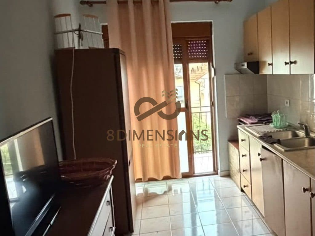 Jepet me qera apartament 1+1 ne katin e 3-te te nje shtepie private tek Varri I Bamit prane Venue Club ne Tirane (ID D8141A-145 ) 4