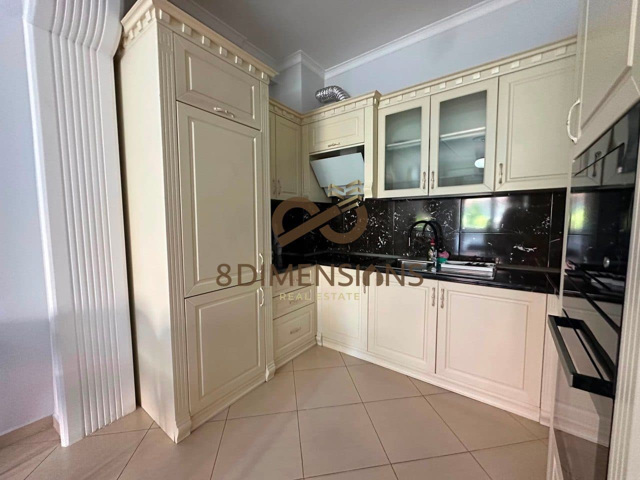 Jepet me qera Apartament 2+1+2 tek Komuna e Parisit prane qendres Kristal (D8242A-265) 2