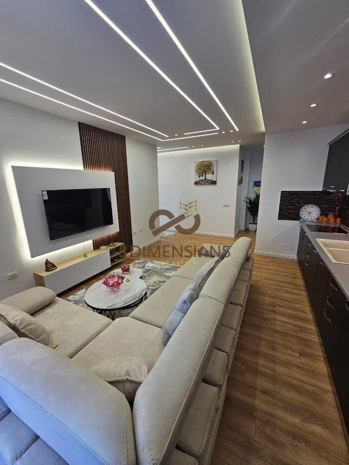 MUNDESI IDEALE INVESTIMI!!! APARTAMENT 1+1 NE MYSLYM SHYR PRANE GJYKATES SE RRETHIT (D8141Z-21)E.C 2