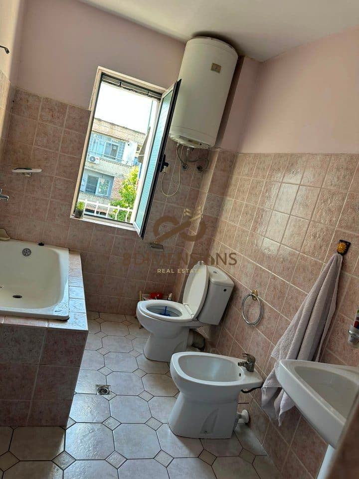 Shitet apartament 1+1 tek Fusha e Ali Demit D8141Z-27 4