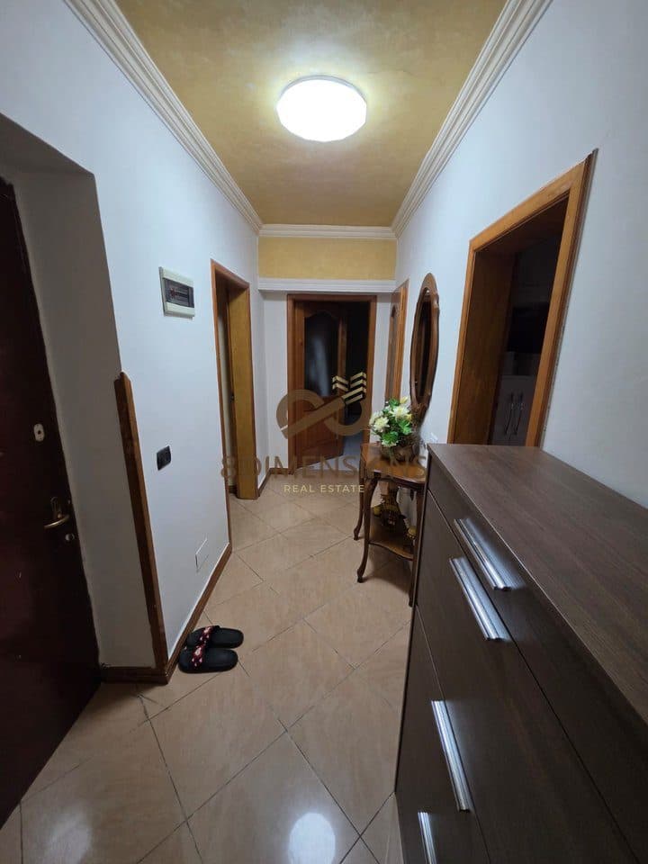Shitet Apartament 3+1+2 ne Kryqezimin e 21 Dhjetorit, prane Myslym Shyrit (D8143A-29) 3