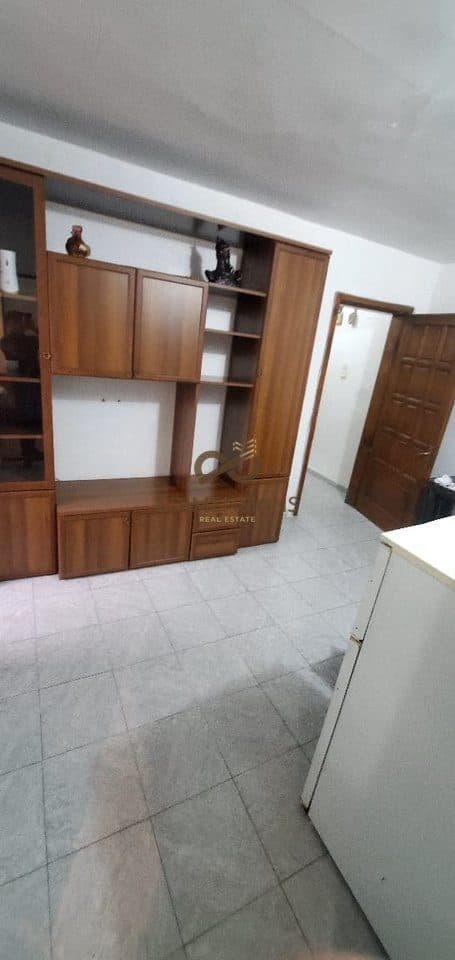 Jepet me qera kati i pare i nje vile luksoze 3 kateshe tek Rruga Gjon Mili- Bulevardi i Ri D8242A-54 3