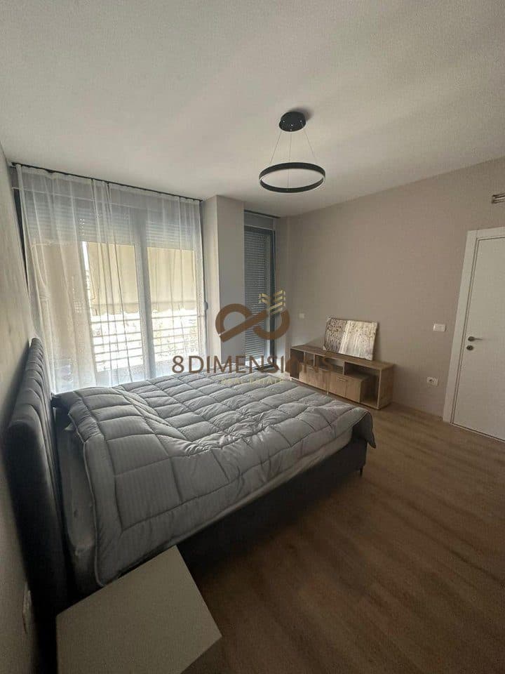 Jepet me qera Apartament 2+1 ne Rrugen e Elbasanit, prane Ambasades Amerikane D8242A-167 4