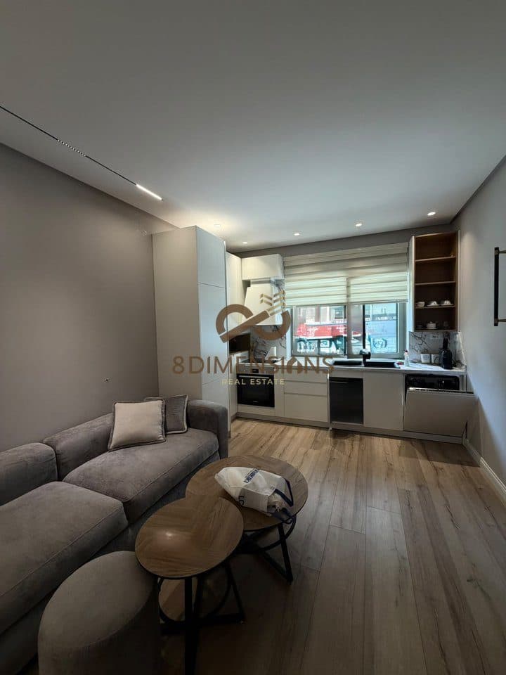 Shitet apartament me 2+1+2 tek Komuna e Parisit prane Ish Keshit (D8142Z-31) 2