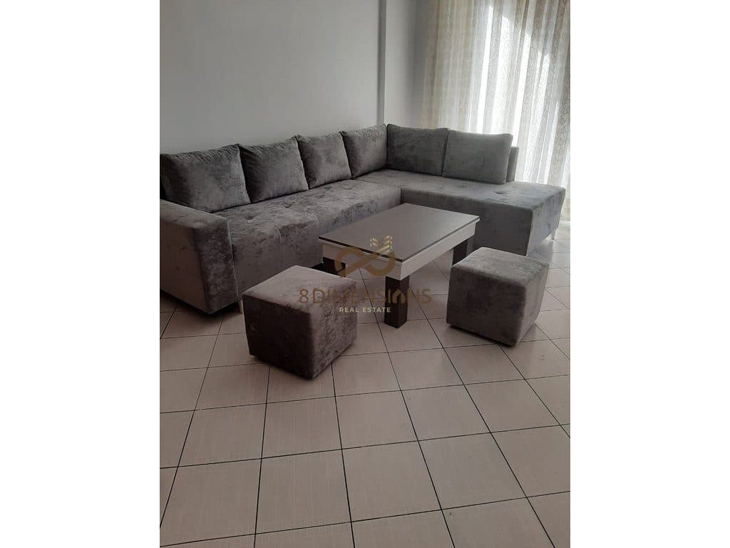 Jepet me qera apartament 1+1 ne Rrugen e Kavajes prane Kishes Katolike ne Tirane (ID D8141A-143)