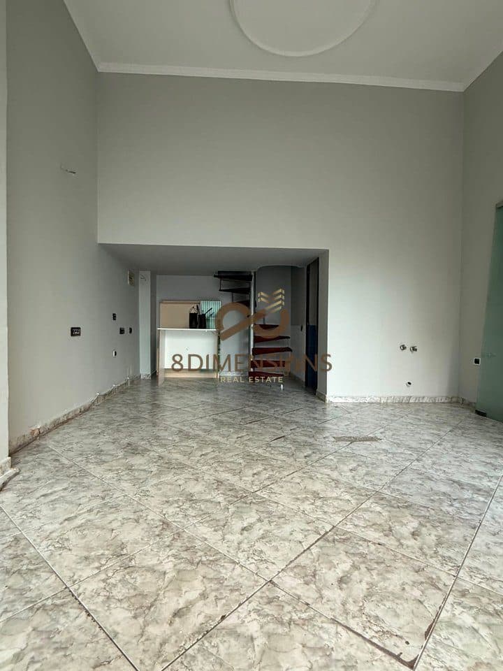 OKAZIONN Shitet Dyqan ne 5 Maj prane Concord Center (D815A-37) 2