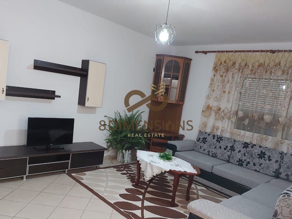 Jepet me qera shtepi 2+1 ne katin e pare te nje vile tek Bulevardi Zogu I (ID D8242A-231) 2