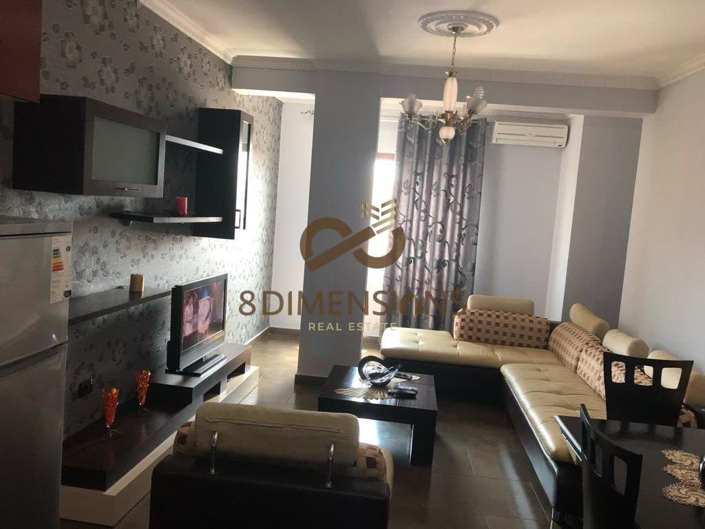 OKAZION!!! Shitet Hotel 2 kate ne Pogradec, prane Bar Restorant Victoria 250,000 EUR D813A-1