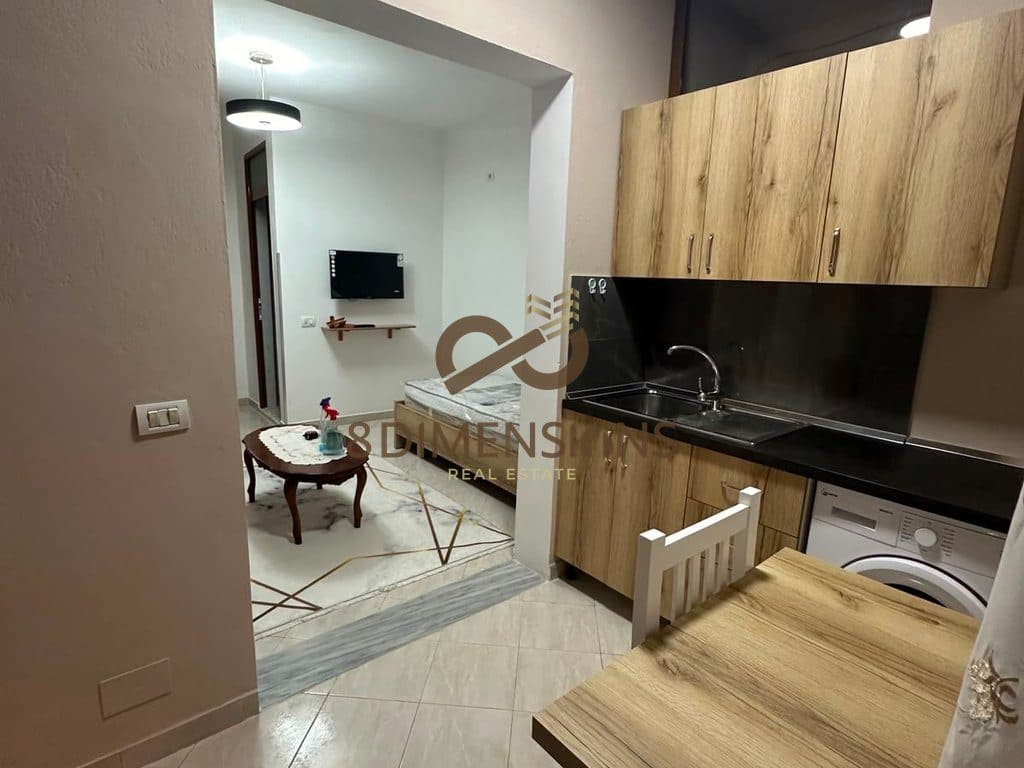 Jepet me qera Apartamemt 1+1, me siperfaqe 60 m2 ne 5 Maj, prane Shkolles Sevasti Qiriazi D8241A-263