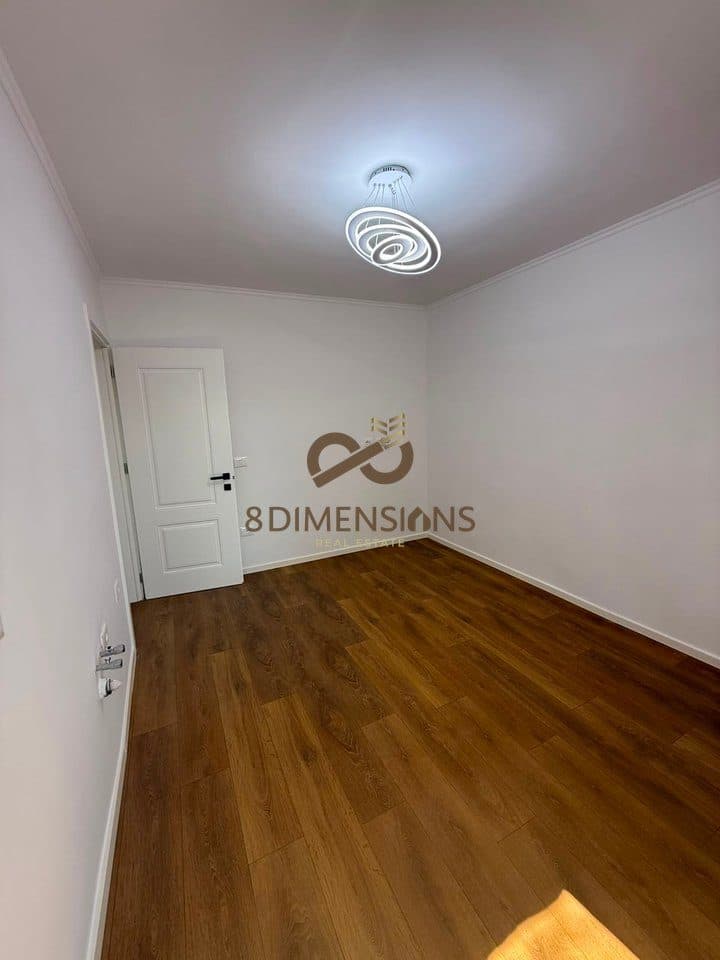 Shitet apartament 1+1 totalisht i rikonstruktuar në Zonën e Xhamllikut - Tiranë (ID D8141Z-35) 4