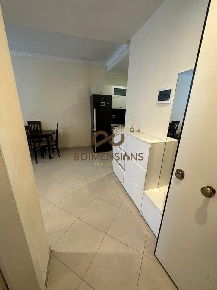 Jepet me qera Apartament 2+1 Te Ish Stacioni Trrenit ne Rrugen Jordan Misja (D8242A-130) 4