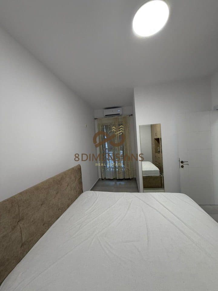 Mundesi e arte investimi ne Farke – Toke afer me restorant Veranda e Tirones D817Z-13 4