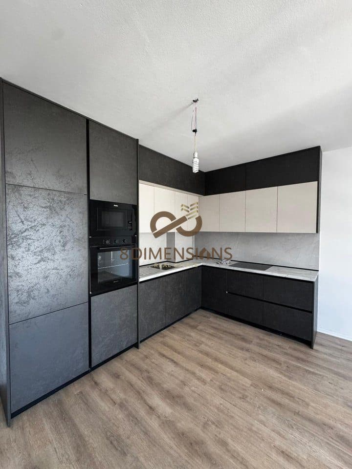 SHITET SUPER APARTAMENT 2+1+2 PRANE LIQENIT TE FARKES, PRANE QETESISE ABSOLUTE DHE GJELBERIMIT!!! (D8142A-72)E.C 2