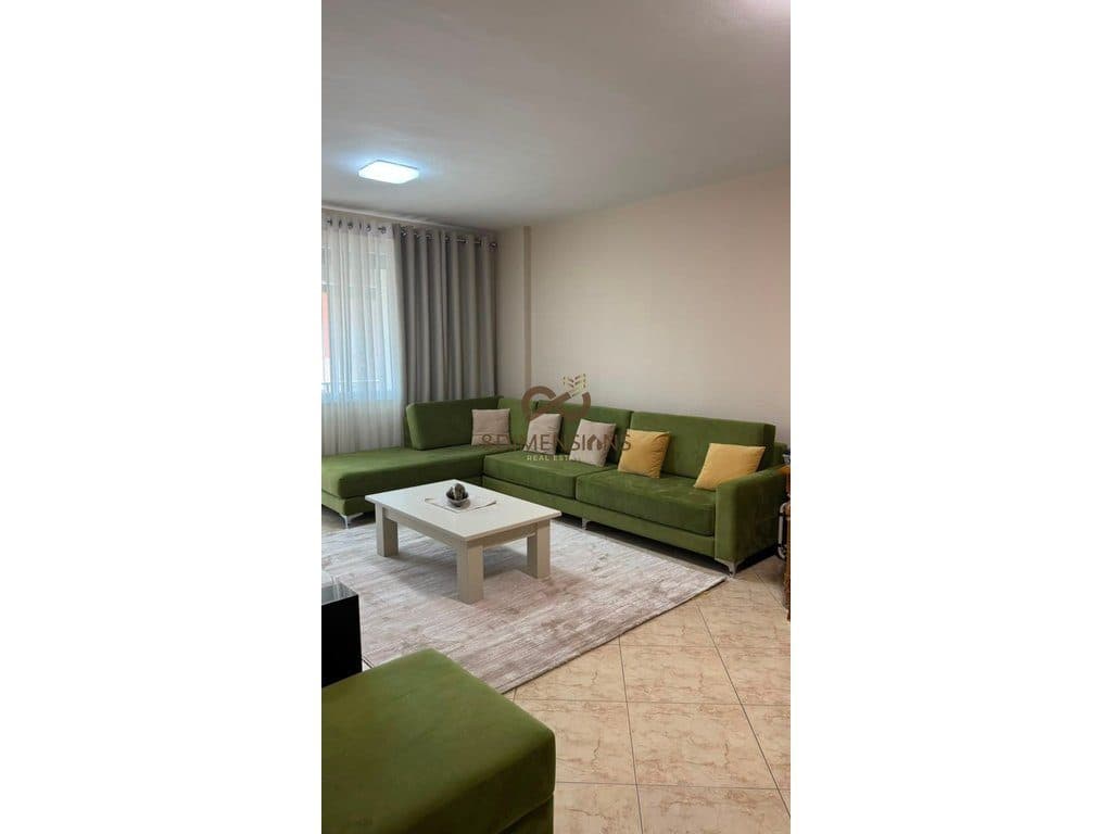 Jepet me qera Apartament 2+1, ne 21 Dhjetori, prane Supermarket Joenes D8242A-165