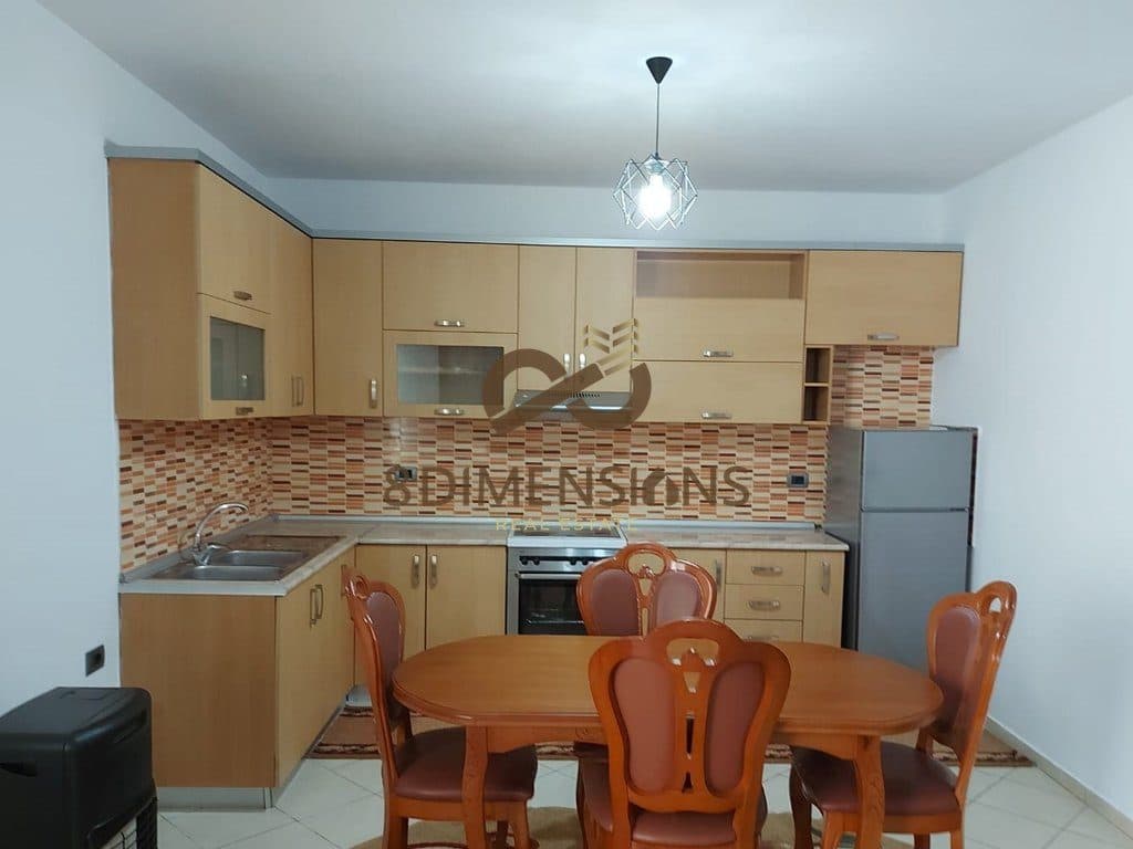 Jepet me qera shtepi 2+1 ne katin e pare te nje vile tek Bulevardi Zogu I (ID D8242A-231) 3