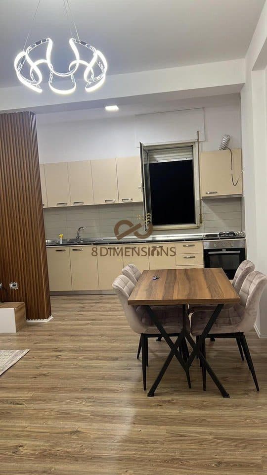 Shitet Apartament 1+1 Te Ish Parku Autobuzave ne Rrugen Kongresi I Lushnjes (D8141Z-15) 2