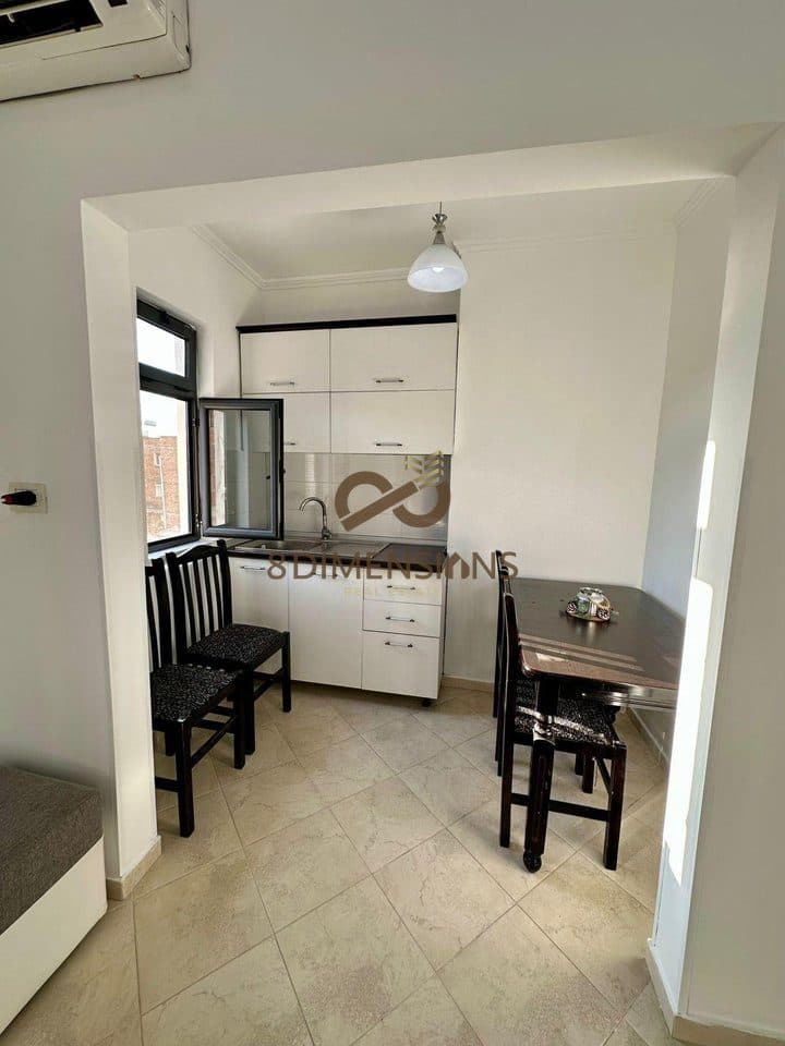 Shitet Apartament 2+1 totalisht i restauruar te Rr. Muhamet Gjollesha pranë Urës Vasil Shanto në Tiranë( D8142A-145 ) 3
