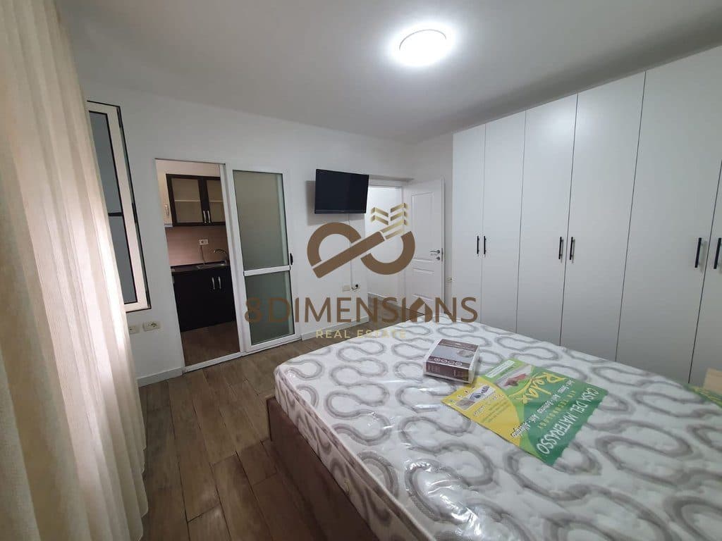 Jepet me qera Apartament 1+1 ne Rrugen e Dibres, prane Shkolles Misto Mame (D8241A-235)