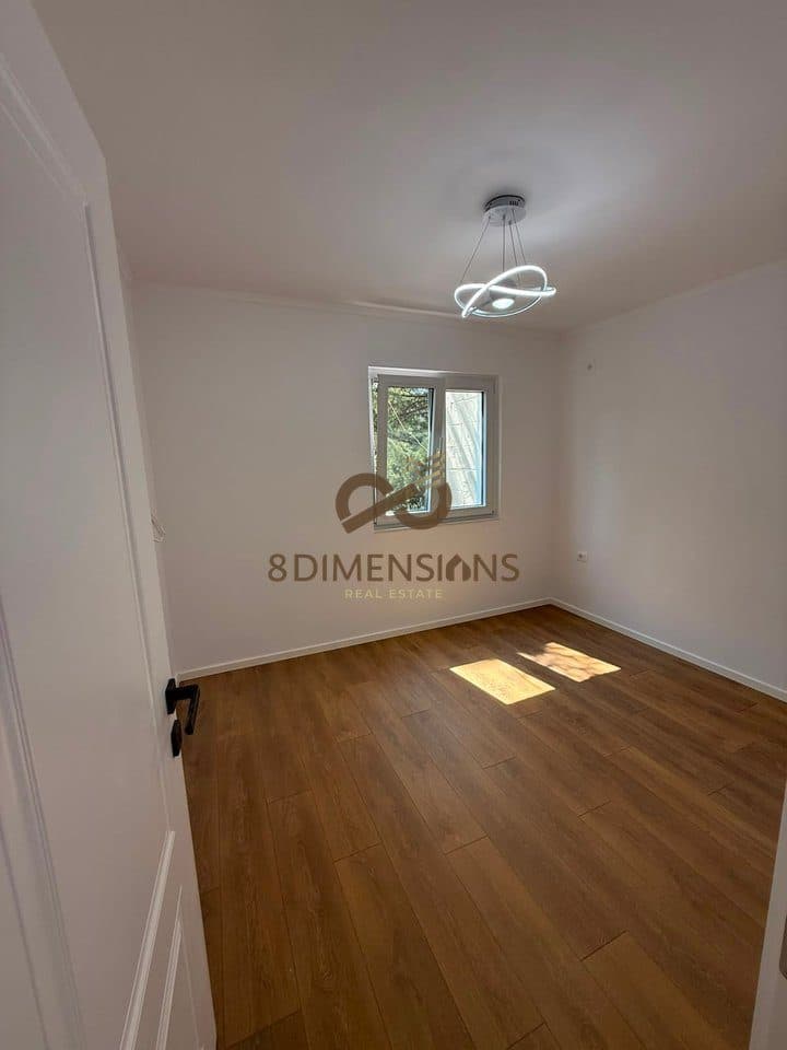 Shitet apartament 1+1 totalisht i rikonstruktuar në Zonën e Xhamllikut - Tiranë (ID D8141Z-35) 3