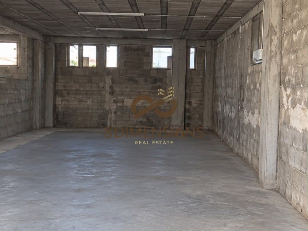 MAGAZIN ME QERA TEK BULEVARDI I RI ( ID D822A-15 )