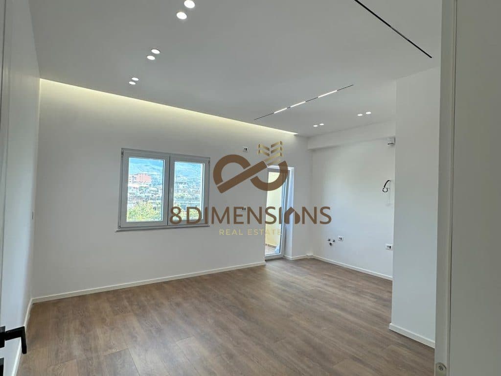 Shitet apartament 1+1 ne Pallat te Ri me ashensor tek Rruga Bardhyl, prane Gjimnazit “Cajupi”, ne Tirane (ID D8141A-147 )