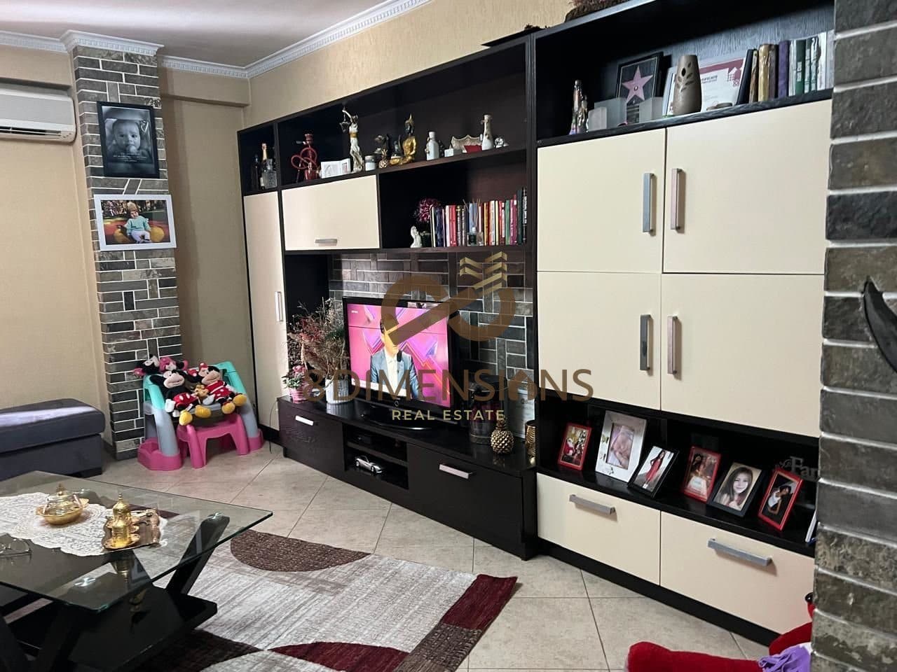 Jepet me qera kati i pare i nje vile luksoze 3 kateshe tek Rruga Gjon Mili- Bulevardi i Ri D8242A-54 2