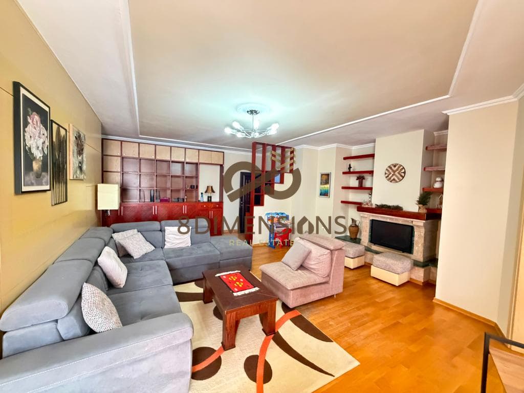 Jepet me qera Apartament 2+1+2 Tek Rruga e Barrikadave D8242A-244