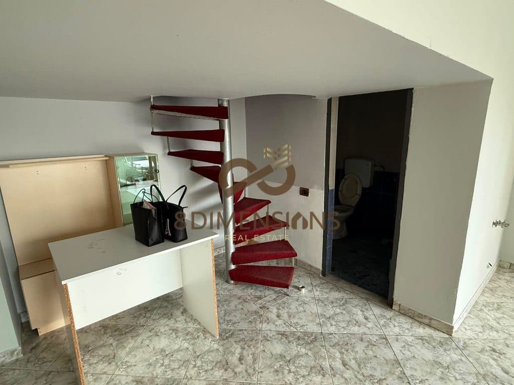 OKAZIONN Shitet Dyqan ne 5 Maj prane Concord Center (D815A-37)