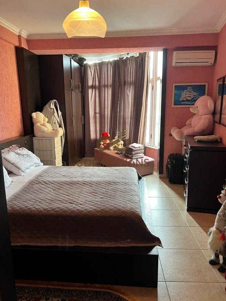 Jepet me qera kati i pare i nje vile luksoze 3 kateshe tek Rruga Gjon Mili- Bulevardi i Ri D8242A-54 4