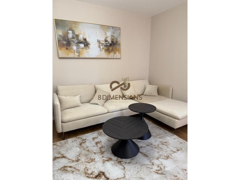 Shitet Apartament 1+1 Te Ish Parku Autobuzave ne Rrugen Kongresi I Lushnjes (D8141Z-15)