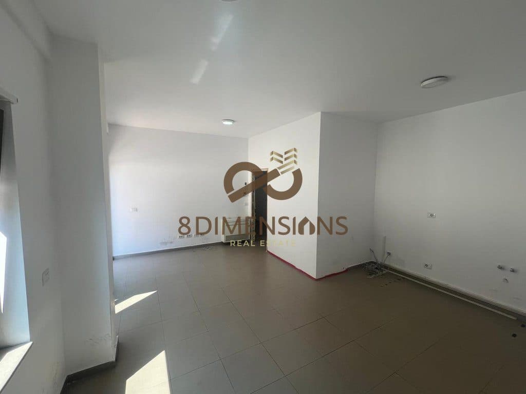 Jepet me qera Zyre, ne Zog te Zi tek Ring Center ne Tirane(D828A-50)