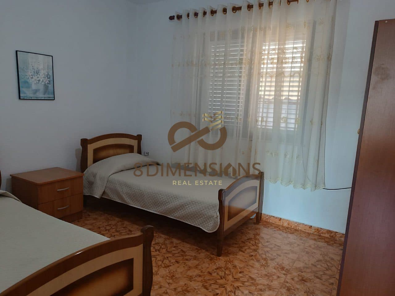 Jepet me qera Apartamemt 1+1, me siperfaqe 60 m2 ne 5 Maj, prane Shkolles Sevasti Qiriazi D8241A-263 4