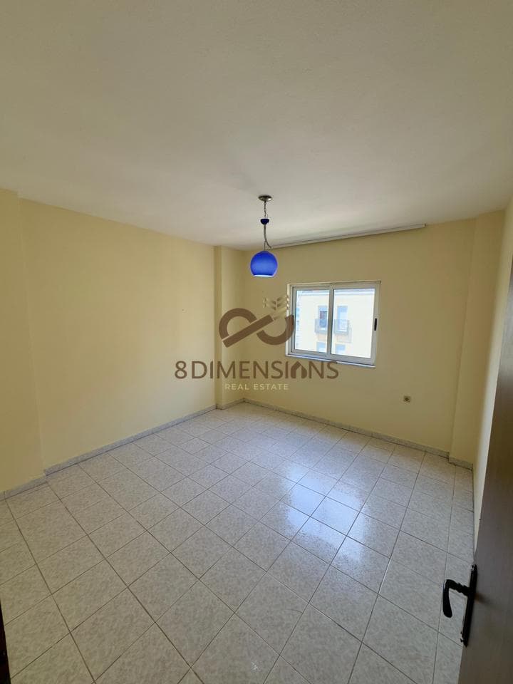 Jepet me qira Kapanon + Zyra ne zonen e Prushit, prane "Primavera" ne (ID D822A-7) 3