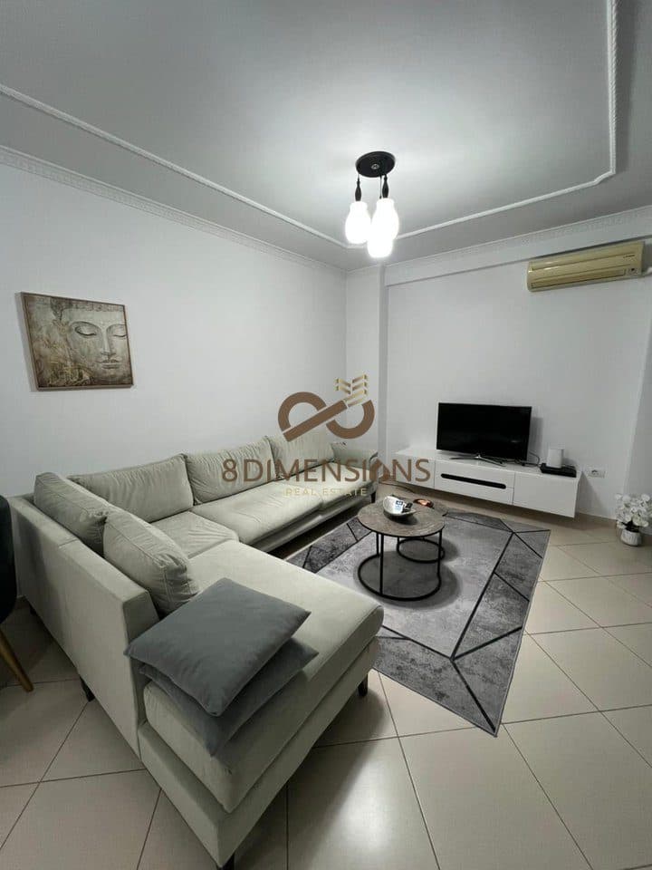 Jepet me qera apartament 2+1, katin e 2-te te nje shtepie private ne zonen e Freskut ne Tirane (ID D8242A-108 ) 3