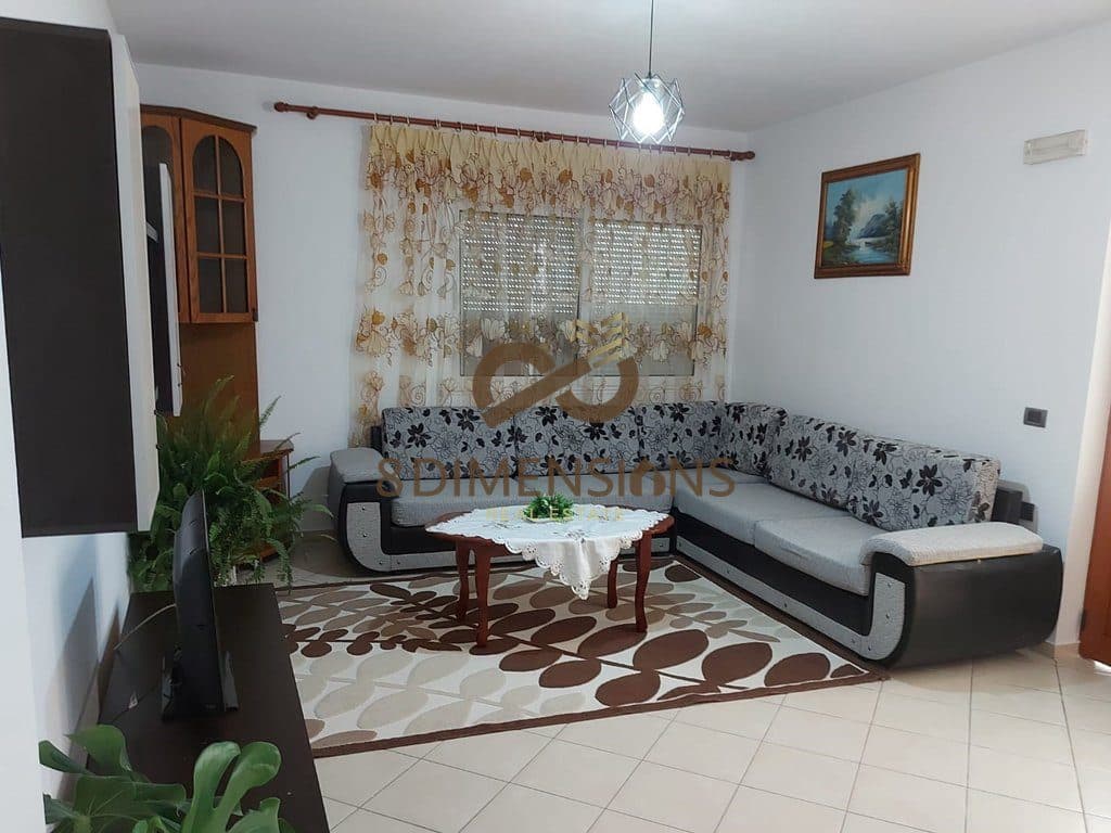 Jepet me qera shtepi 2+1 ne katin e pare te nje vile tek Bulevardi Zogu I (ID D8242A-231)