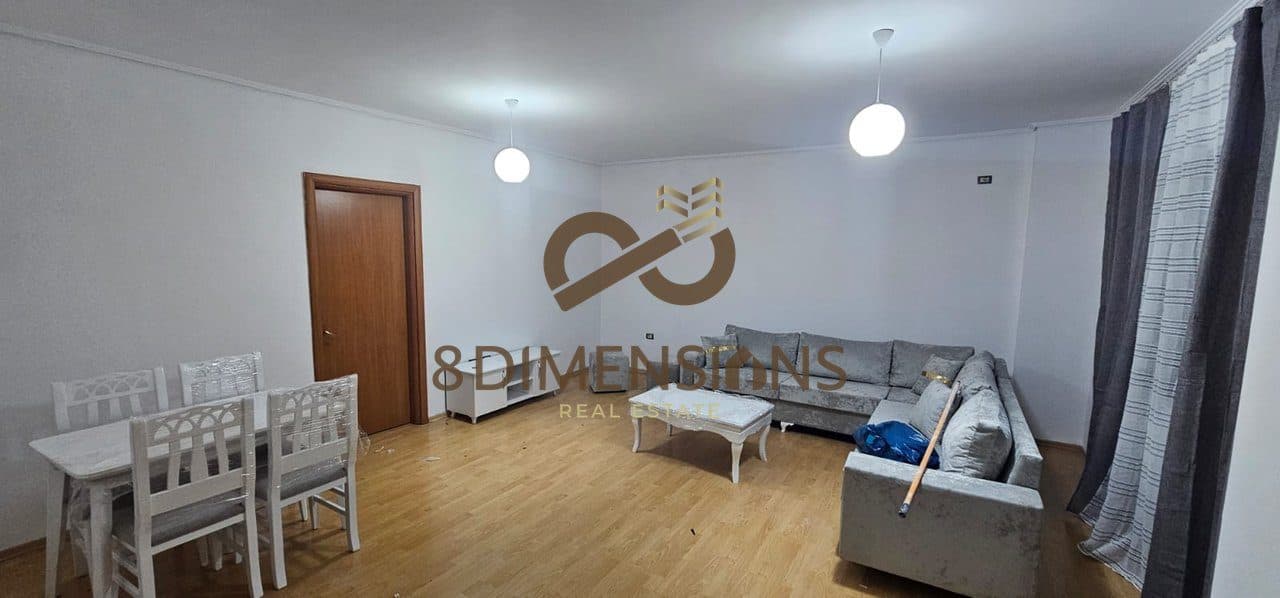 OKAZION!!! Shitet Hotel 2 kate ne Pogradec, prane Bar Restorant Victoria 250,000 EUR D813A-1 2
