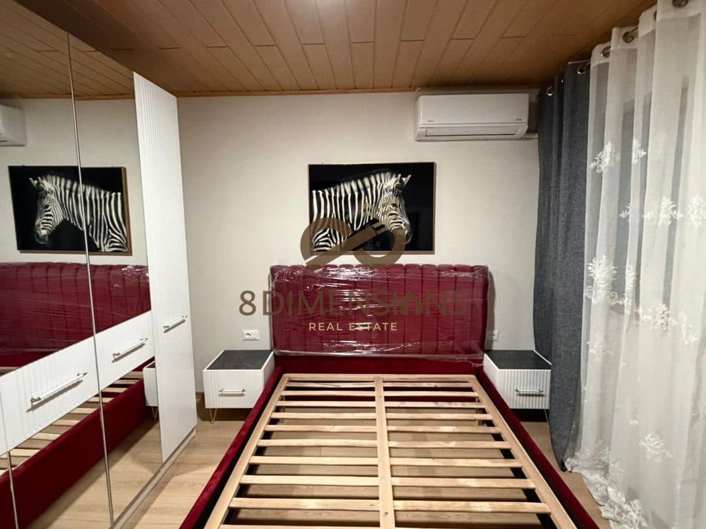 Jepet me qera Apartament 1+1 ne prane Globit ne katin e 2 te nje Vile 3 kateshe (D8241A-90) 4