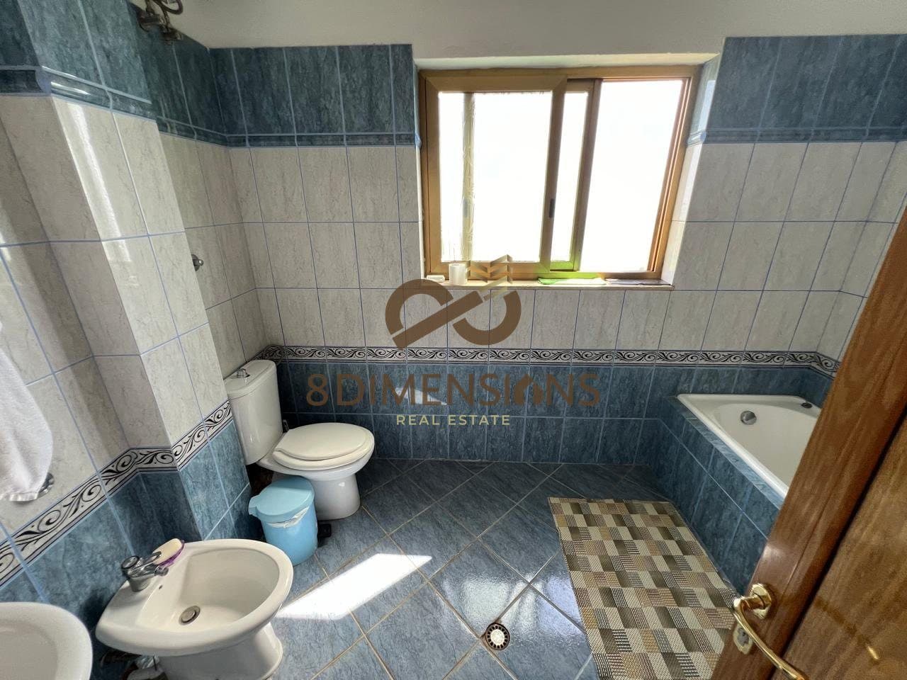 Shitet godinë 5-katëshe në Qeparo, Himarë D819A-1