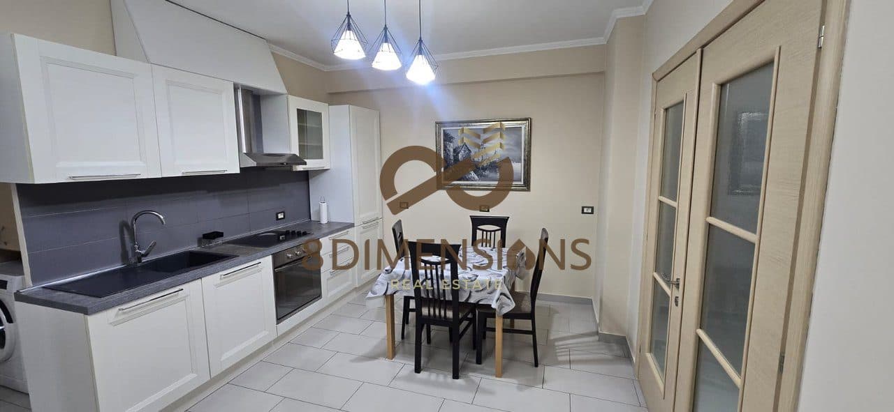 Jepet me qera Apartament 1+1 me kuzhine me vete ne Bllok prane Kafe Roma (D8241Z-39) 2