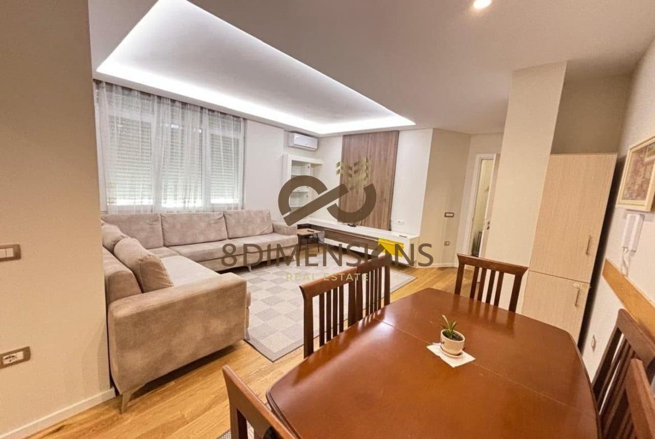 Jepet me qera Apartament 1+1 me kuzhine me vete ne Bllok prane Kafe Roma (D8241Z-39) 2
