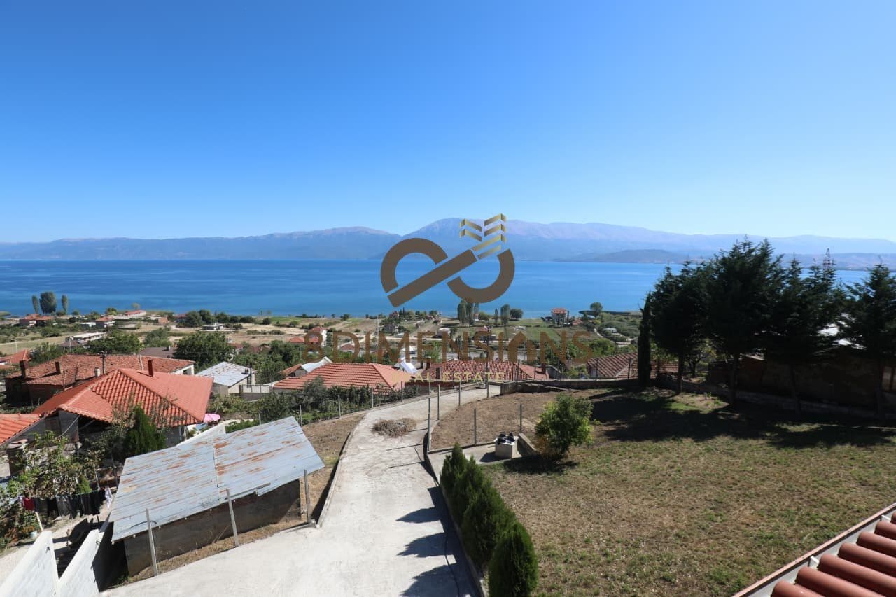 OKAZION!!! Shitet Hotel 2 kate ne Pogradec, prane Bar Restorant Victoria 250,000 EUR D813A-1