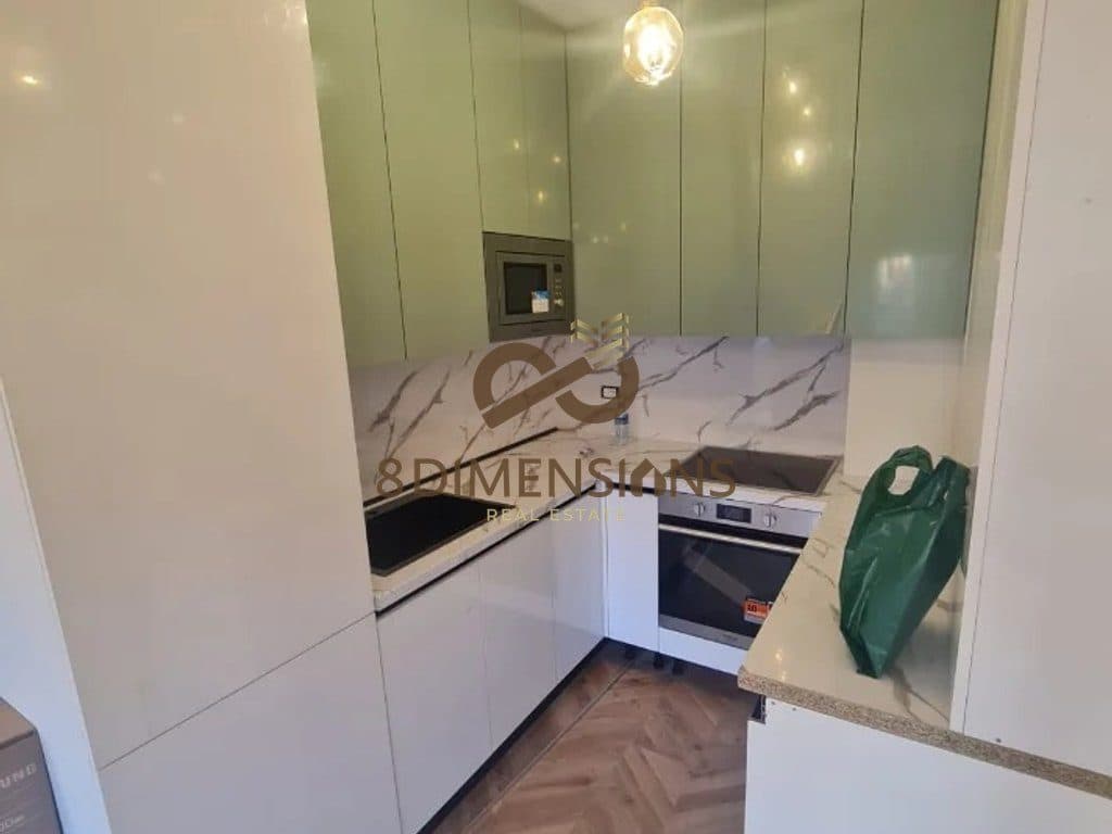 Shitet Apartament 1+1 ne Rruge te Kavajes prane Kishes katolike (D8141A-82) 2