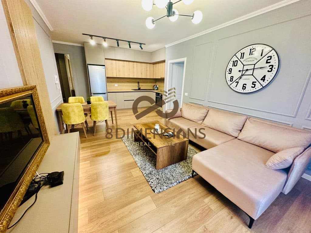 Në Astir, Prane Vila-L 2, Jepet me qera Apartamemt 2+1 me ballkon - ME MOBILIM MODERN