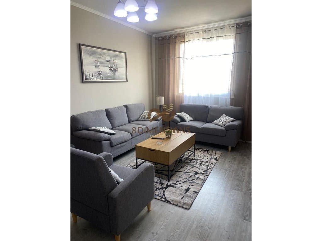 Apartament 2+1+2 Ballkone tek ish Stacioni Trenit - prane Mullirit te Vjeter D8242A-270