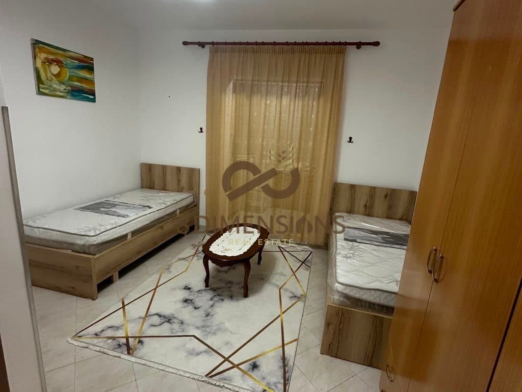Jepet me qera Apartamemt 1+1, me siperfaqe 60 m2 ne 5 Maj, prane Shkolles Sevasti Qiriazi D8241A-263 4